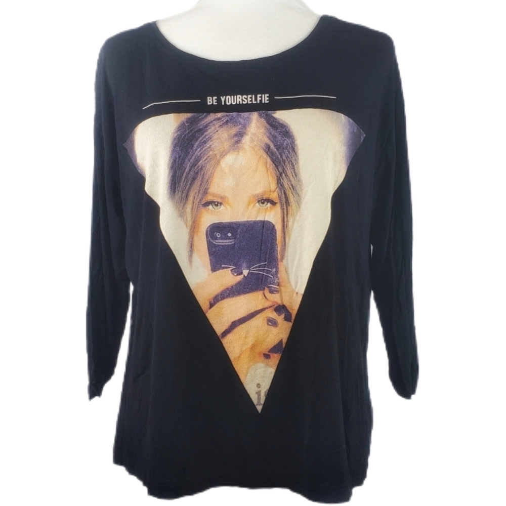 Pull&Bear Black Graphic Tee Large